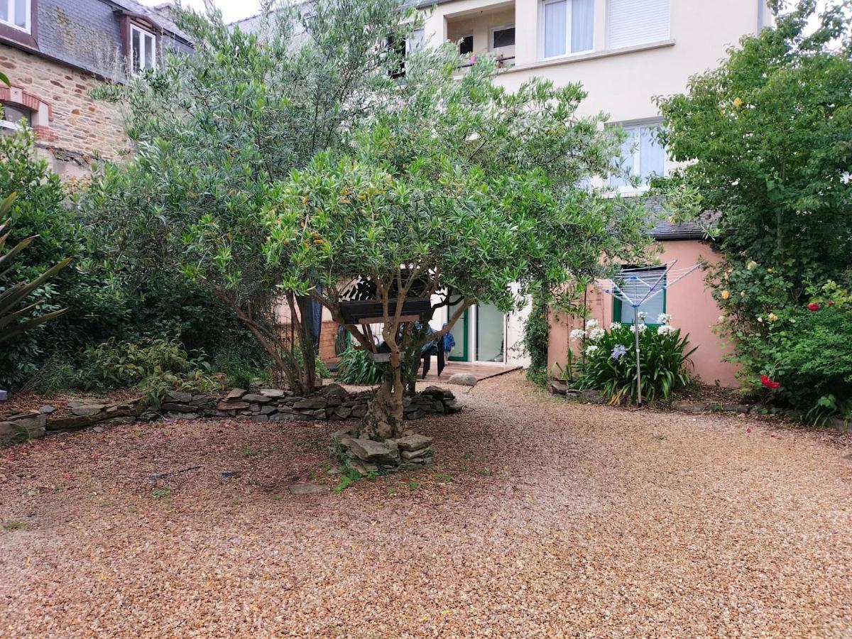 Appartement Au Centre Ville Avec Un Beau Jardin Prive Lannion Ngoại thất bức ảnh